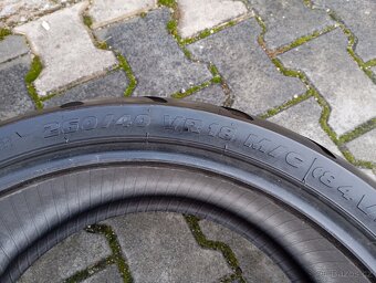 260/40/18 Night Rod Breakout pneu Metzeler - 3
