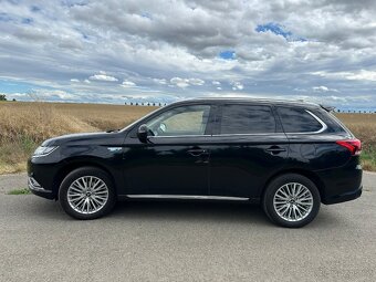 Outlander PHEV 2.4 PLUS FA-P(7/2019, 146 t km)+příslušenství - 3