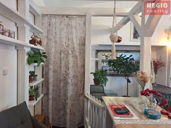 Pronájem komerčního prostoru 30 m2 u místeckého náměstí, uli - 3