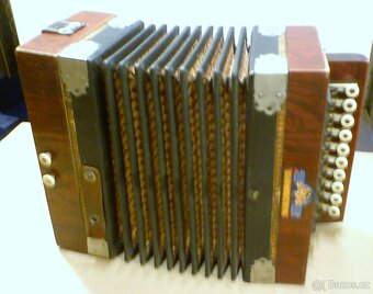 Stará hračka PICCOLO ACCORDEON „INVICTA“ CZECHOSLOVAKIA z 30 - 3