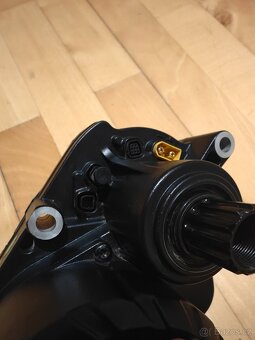 Motor M560 - 1200W peak - najazdenych 800km - 3