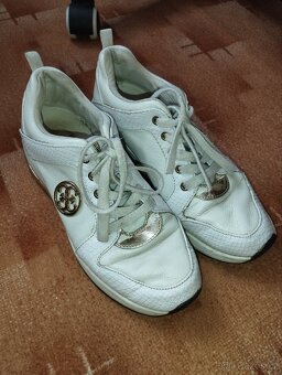 Dámské tenisky GUESS (vel. 39) - 3