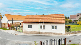 Zachovalý rodinný dům s pozemkem v obci Kořenice u Kolína - 3