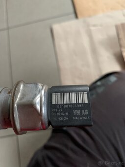 Nová vstřikovací lišta 059130089CS a Čidlo tlaku paliva - 3