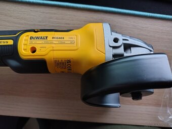 Aku úhlová bruska DeWALT DCG405 - 3