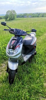 Skútr Peugeot - 3