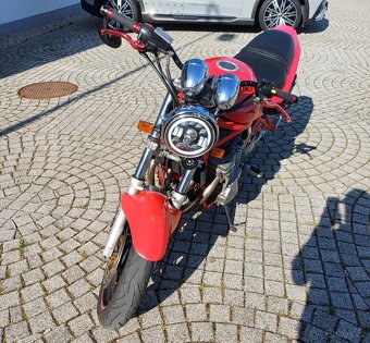 Suzuki GFZ 600 - 3