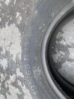 Prodám 2ks letní Barum 195/65 r15 - 3