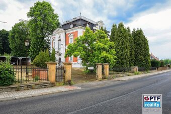 Nádherná prostorná secesní vila s krásnou zahradou ve Varnsd - 3