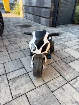 Dětská motorka BMW S 1000 RR nová baterie - 3