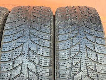 Zimní Nokian 215/65/16C + disky - 3