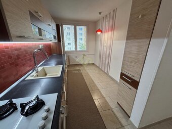 Prodej prostorného bytu 3+1 s lodžií v Plzni na Vinicích. - 3