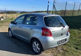 Toyota Yaris 1.4  D-4D 66 KW r.v.2006 automat - 3
