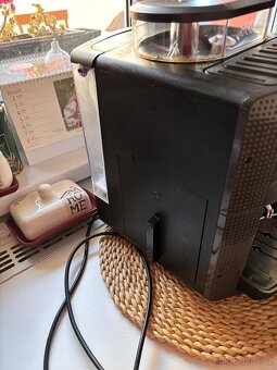 Kávovar Krups EA810B70 Essential - 3