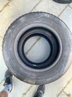 Dvě zimní pneu na dodávku 215/65/15C GoodYear - 3