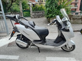 Kymco Grand Dink 125,  málo jetý - 3