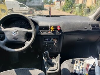 Volkswagen Golf IV - 1.4 16V - 3