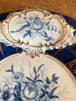 TALÍŘ/dubská porcelánka/sběratelský/značený/k zavěšení/30 cm - 3