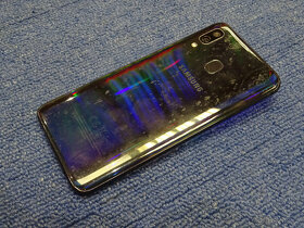 Malý Samsung Galaxy A40 4/64GB 5,9" AMOLED LTE - 3