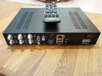 Satelitní přijímač Octagon SF3038 E2 HD - 3