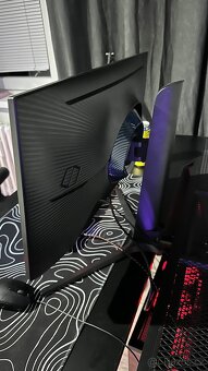 24" Samsung Odyssey G32A - 3
