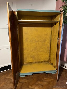 Retro šatní skříň - 3