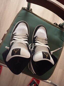 Nike jordan 1 mid Patent Black White Gold - 3