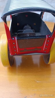 Plechová retro hračka - parní válec ,na klíček - 3