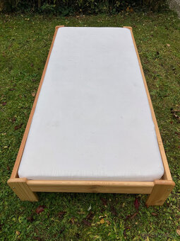 Jednolůžková postel z masivu 90x200cm, matrace a rošt - 3