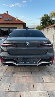 BMW i7 M70 xDrive - 3