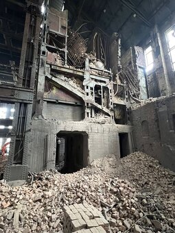 Šamotové cihly, krb, udírna 100 let staré - 3