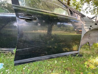 toyota avensis 2007 sedan dveře - 3