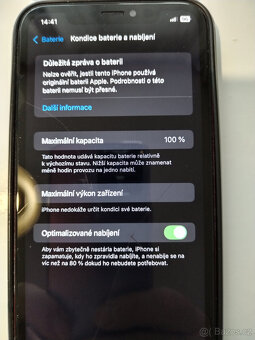 Apple iPhone XR 64GB - 3