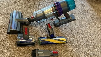 prodám vysavač Dyson gen5detect - 3
