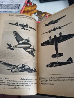 Prodám starou knížku Kriegflugzeuge - 3