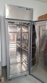 Nerezová chladící skříň na přepravky - 3