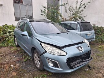 Peugeot 308 SW havarovaný - 3