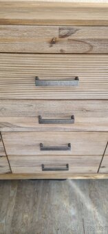 🌿 Masivní komoda z přírodního dřeva – 4 zásuvky + 2 dvířka - 3