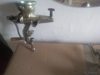 Ruční mlýnek na ovoce - 3