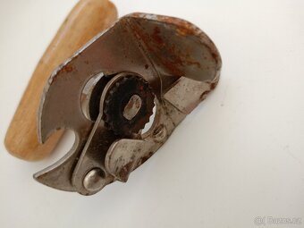 Otvírák na konzervy retro - 3