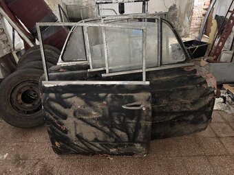 Tatra 603-2 r.75 - hola karoseria + 4x-dvere komplet+kufor Z - 3