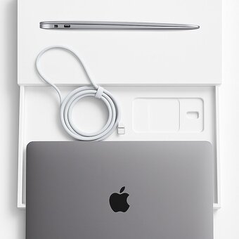 Macbook Air 13 palců M1 chip 8 GB RAM 256 SSD 30 cyklů - 3
