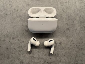 Apple AirPods Pro - 3