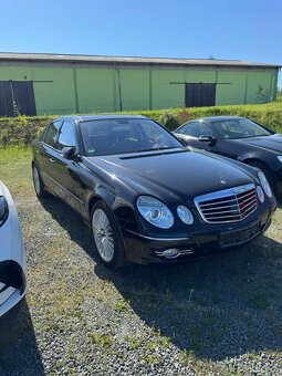 Mercedes-Benz Třídy E, 5.5 V8 E500, SUPERSTAV, MÁLO KM - 3