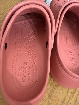 Crocs - 3