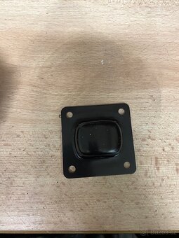 Predám ADAM HALL HARDWARE 5710 - 3