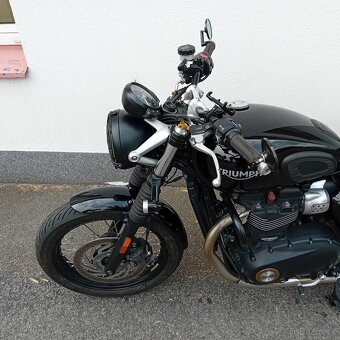 Triumph Street Twin 900 - 3