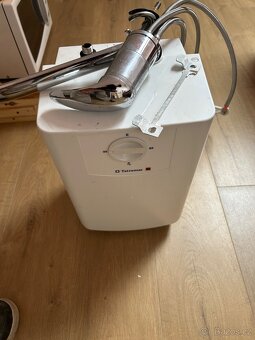 Průtokový ohřívač vody včetně baterie - 3