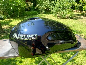 Nádrž Suzuki GSX 750 Inazuma - 3