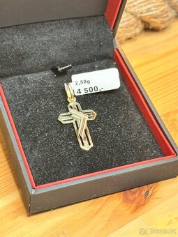 Zlatý přívěsek kříž 2,50g (1800 Kč/g)  - 3